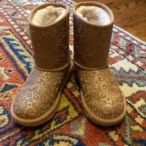 UGG Girl’s Classic II boot